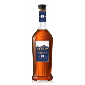 Ararat Akhtamar 70 CL met twee brandy tulpglazen