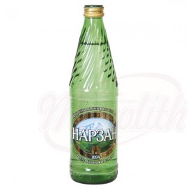 Natuurlijk koolzuurhoudend mineraalwater "Narzan goud" 0,5l